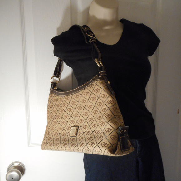 Dooney and Bourke logo bag, LIKE NEW CONDITION - Picture 8 of 8